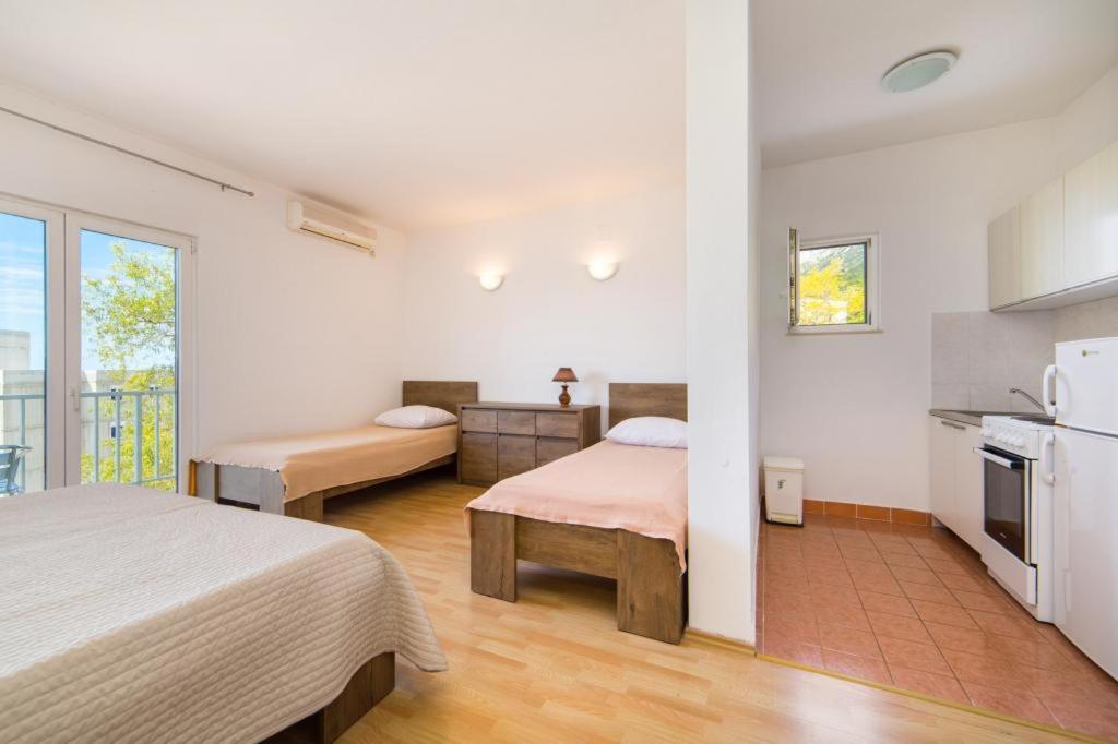 Apartments Slavena Gradac  Exteriör bild