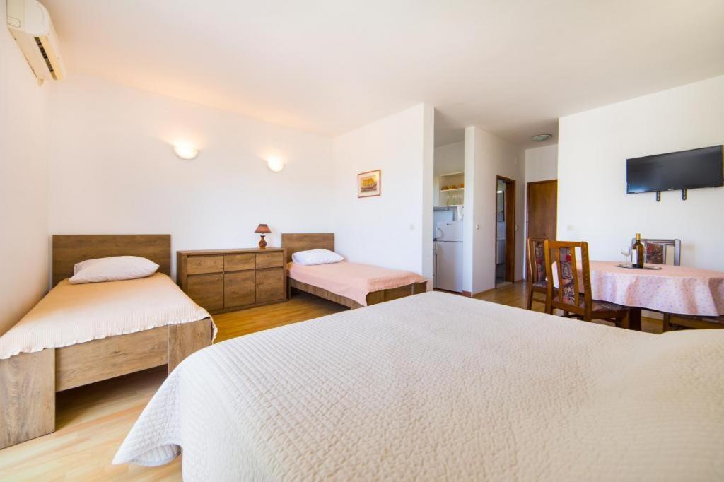 Apartments Slavena Gradac  Exteriör bild