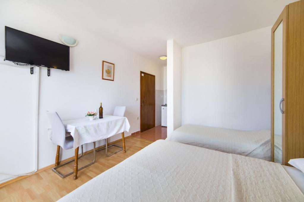 Apartments Slavena Gradac  Exteriör bild